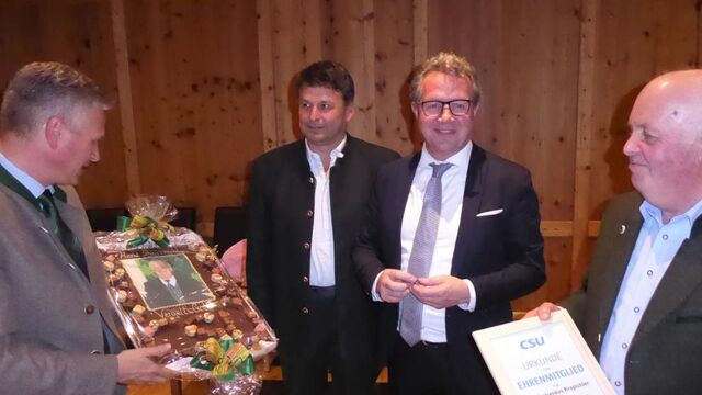 Bartholomäus Krapichler ist Ehrenmitglied „Antreiber, Richtungsgeber und Bürgermeistermacher“