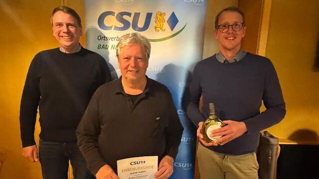 Johannes Graf (rechts im Bild) und auch CSU-Kreisvorsitzender Christof Herbert (links im Bild) bedankten sich bei Bernd Elbert für seine tatkräftige Unterstützung in den vergangenen Jahren.