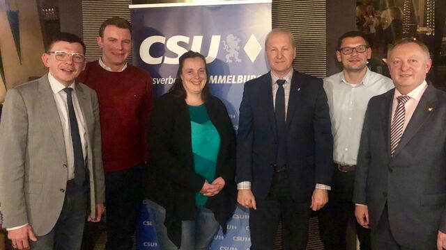 Landrat Thomas Bold (rechts) und die frisch gewählten Vorstandsmitglieder der Hammelburger CSU. Vorsitzender bleibt Detlef Heim (4. von links)