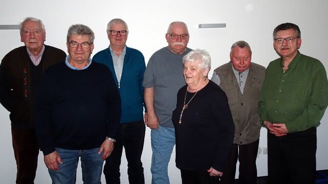 Unser Foto (pmw) zeigt einen Teil der gewählten Kreisvorstandschaft von links: Friedhelm Hardt, Ewald Geißendörfer, Gerhard Haag, Walter Reiß, Doris Kögler, Erich Schuh und Thomas Reim.