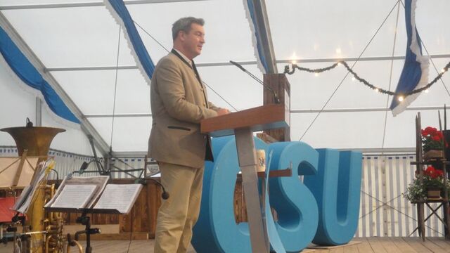 Ministerpräsident Markus Söder bei der Festwoche in Walpertskirchen
