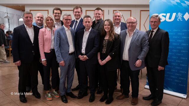 Die engere Vorstandschaft des CSU-Kreisverbandes Deggendorf: v.l. Christian Bernreiter, Florian Roßmeisl, Renate Wasmeier, Paul Linsmaier, Bernd Sibler, Thomas Erndl, Mathias Berger, Stefan Stieglbauer, Sabrina Edmeier, Michael Klampfl, Christian Holmer, Bartholomäus Kalb (Foto: Maria Maier)