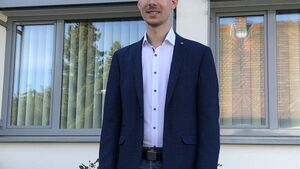 Markus Schülein vor dem Rathaus