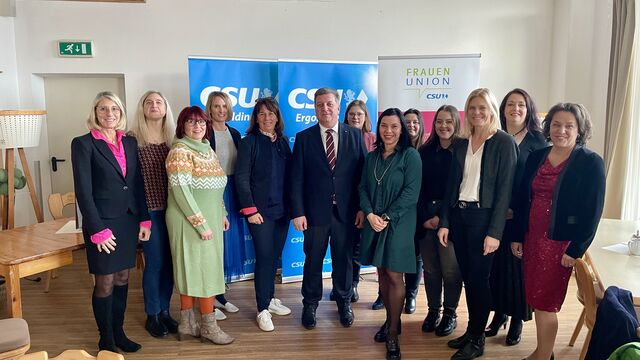 Die Teilnehmer am Mentoring-Programm der Frauen Union Niederbayern beim Neujahrsauftakt in Ergolding