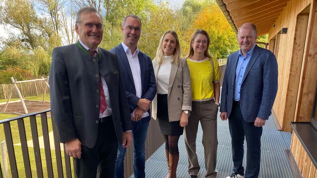 (v.l.): 1. Bürgermeister Georg Spornraft-Penker, Gemeinderäte Bernhard Muggenthaler , Anna Buchner, Annette Hirsch und Christian Götz. (v.l.): 1. Bürgermeister Georg Spornraft-Penker, Gemeinderäte Bernhard Muggenthaler , Anna Buchner, Annette Hirsch und Christian Götz.