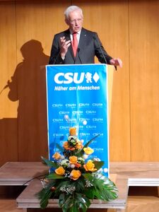Johann Langenegger am Rednerpult der CSU Karlsfeld