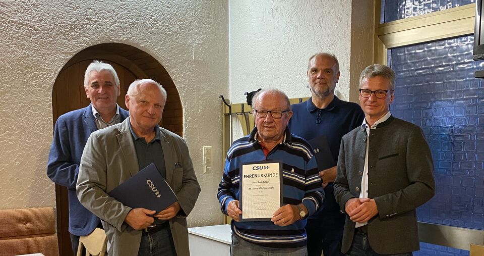 Von links: Wolfgang Paukner (Vorsitzender), Fritz Wudi, Emil Krieg, Dieter Roth, Bernd Sibler (Landrat) Ehrungen