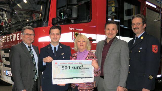 Übergabe des Erlöses in Höhe von 500 Euro an die Jugendfeuerwehr Weißenburg