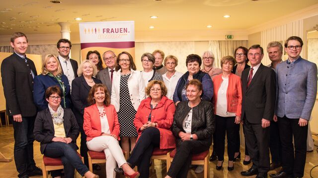Die neugewählte Vorstandschaft der Frauen-Union im Landkreis Deggendorf Die neugewählte Vorstandschaft der Frauen-Union im Landkreis Deggendorf