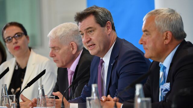 Markus Söder und Ludwig Spaenle mit der Generalkonsulin des Staates Israel Sandra Simovich und dem Präsidenten des Zentralrates der Juden in Deutschland Josef Schuster Markus Söder und Ludwig Spaenle mit der Generalkonsulin des Staates Israel Sandra Simovich und dem Präsidenten des Zentralrates der Juden in Deutschland Josef Schuster