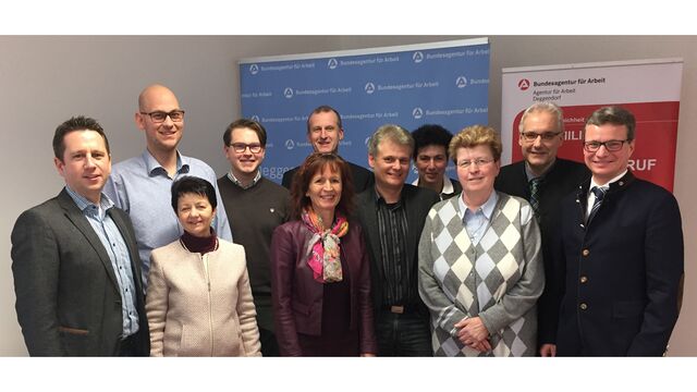 Geschäftsführerin Barbara Breese (3.v.r.) und Staatssekretär und CSU-Kreisvorsitzender Bernd Sibler (1.v.r.) beim Informationsgespräch mit den Bereichsleitern der Agentur für Arbeit und Vertretern des CSU-Kreisverbandes Deggendorf. Geschäftsführerin Barbara Breese (3.v.r.) und Staatssekretär und CSU-Kreisvorsitzender Bernd Sibler (1.v.r.) beim Informationsgespräch mit den Bereichsleitern der Agentur für Arbeit und Vertretern des CSU-Kreisverbandes Deggendorf.
