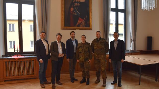 CSU Kreisvorsitzender Stephan Gollwitzer, Fraktionsvorsitzender Dr. Benjamin Zeitler, MdL Dr. Stephan Oetzinger, Frau OTL Werner (Kommandeurin PzArtBtl 375), OTL Zadlo (Stellv. Kommandeur ArtBtl 131) und MdB Albert Rupprecht