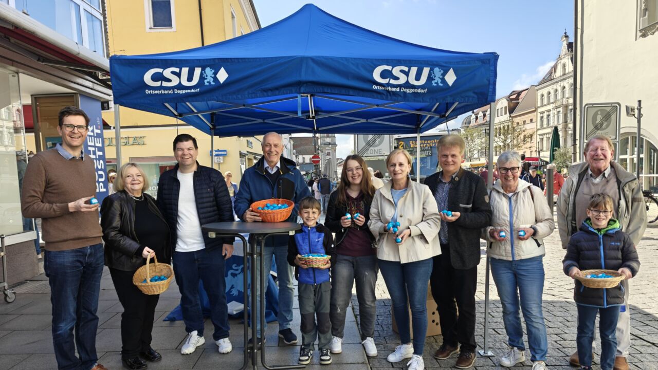 Unser Team heute am Infostand v.l.: Paul Linsmaier, Margret Tuchen, Christian Prem, Thomas Bielmeier, Sabrina Edmeier, Susanne Siedersberger, Oliver Antretter, Gertraud Schwankl, Günther Pammer