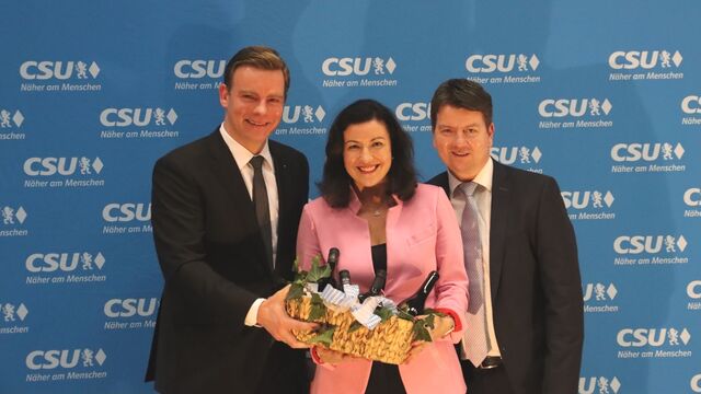 v.l.: JU-Kreisvorsitzender Martin Wende, Staatssekretärin Dorothee Bär und MdL Sandro Kirchner (Foto: Kilian Warmuth)