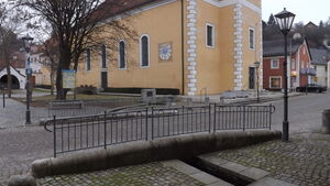 (c) Thomas Münchsmeier Kirche mit Marktplatz Markt Hohenfels