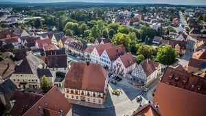 Die Altstadt von Hilpoltstein, mit dem Rathaus im Zentrum.