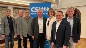 v.l. Lothar Tischinger (CSU Wallerstein), Hermann Meyer (CSU Marktoffingen), Bürgermeister Helmut Bauer (Marktoffingen), Markus Ferber MdEP, Anke Drukewitz, Ulrich Lange MdB, Peter Schiele (Fremdingen) v.l. Lothar Tischinger (CSU Wallerstein), Hermann Meyer (CSU Marktoffingen), Bürgermeister Helmut Bauer (Marktoffingen), Markus Ferber MdEP, Anke Drukewitz, Ulrich Lange MdB, Peter Schiele (Fremdingen)