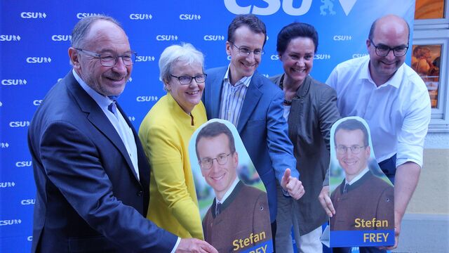 Foto: Stefan Frey (Mitte) im Kreise seiner ihn unterstützenden Parteifreunde: Karl Roth, Stefanie von Winning, MdL Dr. Ute Eiling-Hütig und MdB Michael Kießling.