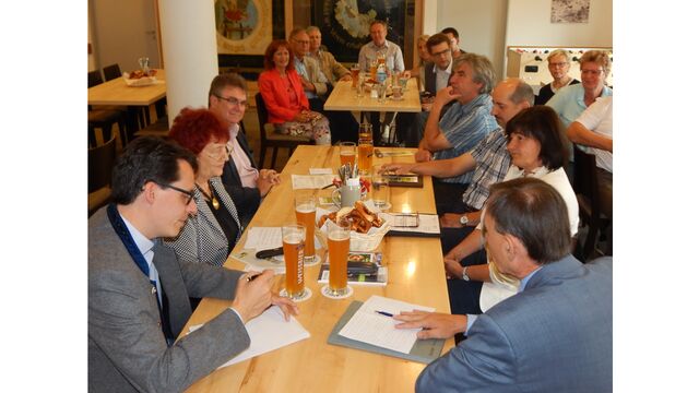 Gut besuchter Stammtisch im Vereinsheim in Fischerdorf Gut besuchter Stammtisch im Vereinsheim in Fischerdorf
