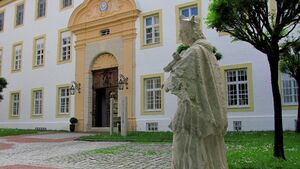 Zangberg Kloster Vorhof Sommer Kloster Zangberg