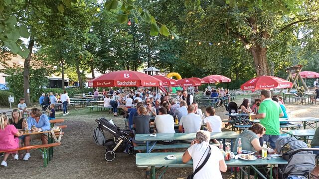 Gemütliche Stimmung herrschte an zwei Tagen beim Dorffest im Wasserspielplatz