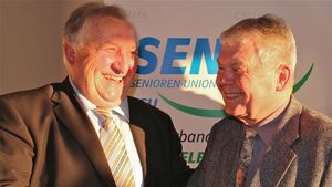 JHV_SEN_2015-01 Wechsel bei der Senioren-CSU Hammelburg: Neuer Vorsitzender Reiner Reuß (links) löst Peter Klaje ab.